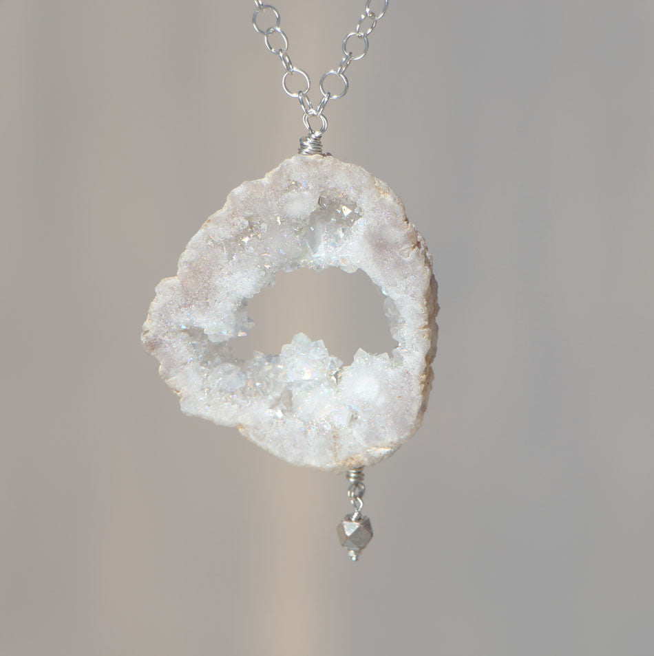 Geode Simple Silver Long Necklace - Funraise 